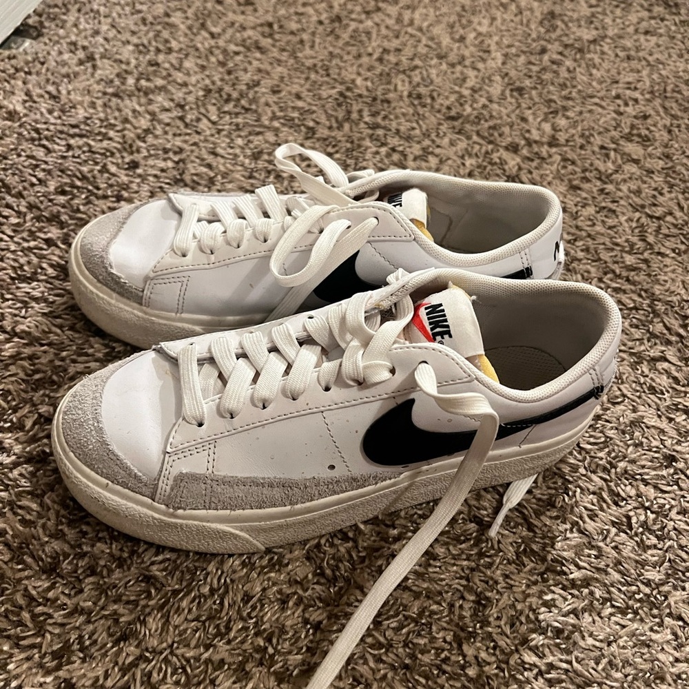 Nike White and Black Sneakers